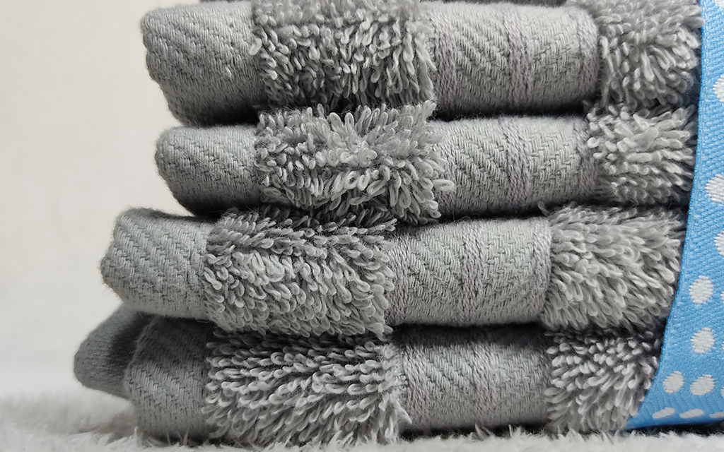 Hotel Balfour 100% premium zero-twist 2 pack hand towels